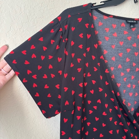 Torrid | Women's Heart Novelty Print Studio Wrap Blouse Size 3X Valentines Day - Picture 4 of 9